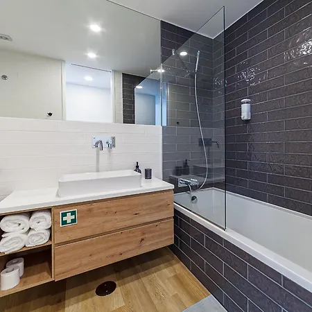 The Tiles Incl Parking By Sweet *